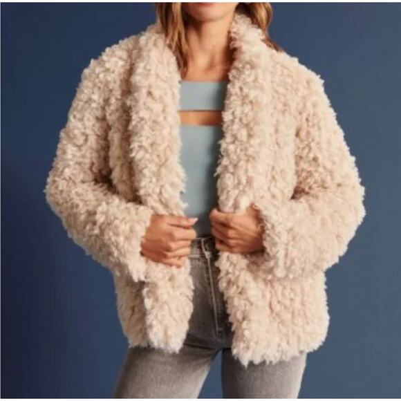 (M) NWT $180 Abercrombie Teddy Shaggy Cream Coat - Picture 1 of 6